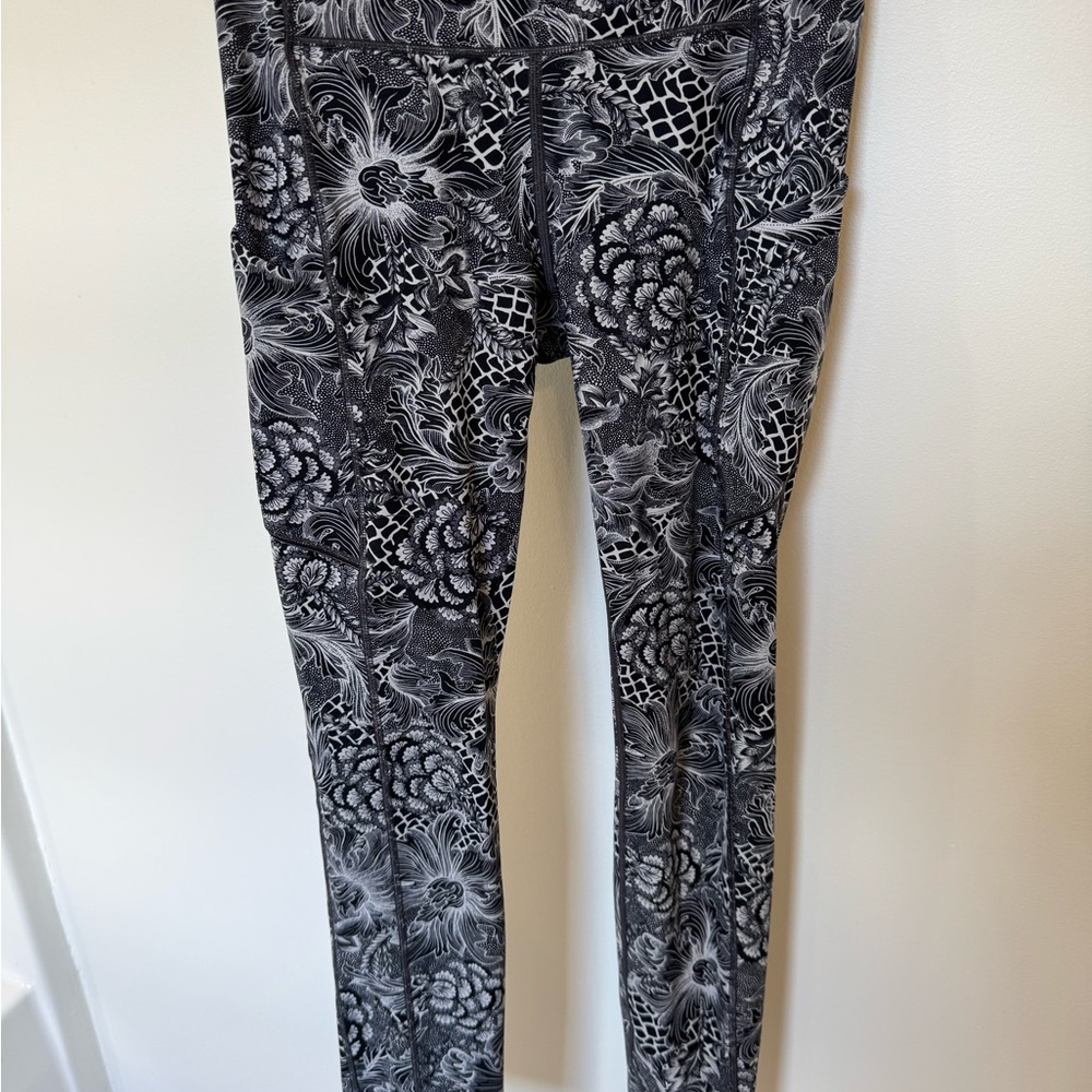 Black and White Patterned Leggings